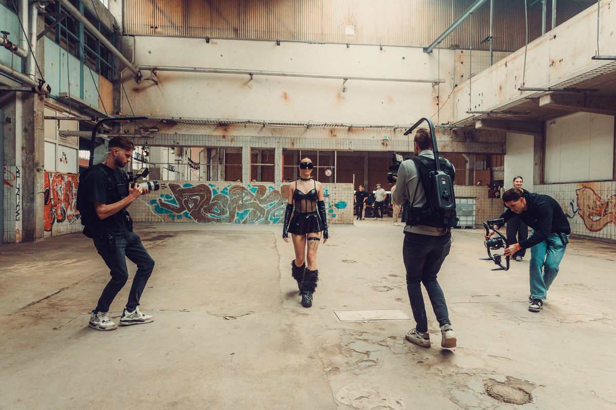 Loading... just a sec